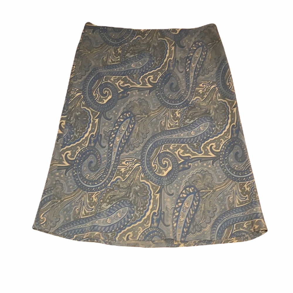 🧸2/$40 Garage Paisley Blue & White Skirt-Size 9/10